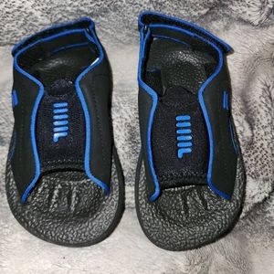 New Kids Fila Size 8 Sandals * Box Has Wear